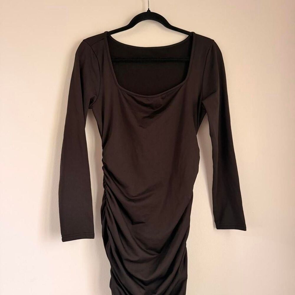 TRENDY black ruched side bodycon mini dress, size est. S 🤎✨